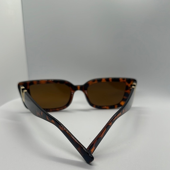 Chic Tortoiseshell V-Detail Sunglasses -Square Frame, Trendy Style UV protection main image 7